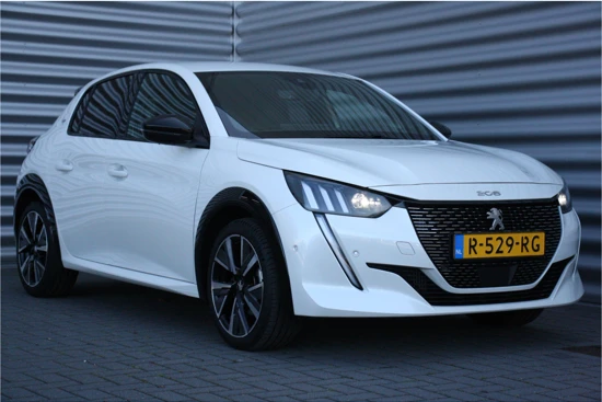 Peugeot 208 1.2 PURETECH 100PK GT PACK AUTOMAAT / NAVI / LEDER / CLIMA / PDC / 17" LMV / CAMERA / KEYLESS / FULL-LED / PARELMOER / 1E EIGENA