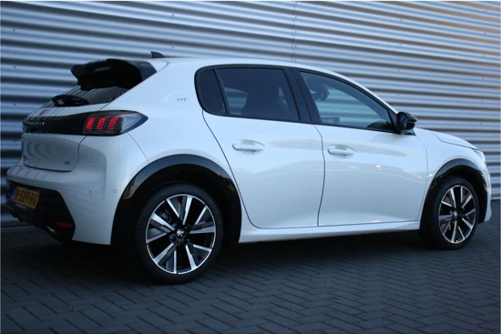 Peugeot 208 1.2 PURETECH 100PK GT PACK AUTOMAAT / NAVI / LEDER / CLIMA / PDC / 17" LMV / CAMERA / KEYLESS / FULL-LED / PARELMOER / 1E EIGENA