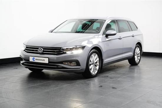 Volkswagen Passat 1.5 TSI 150PK DSG-7 Comfortline | TREKHAAK | NAVIGATIE | CAMERA | AUTO A. KLEP