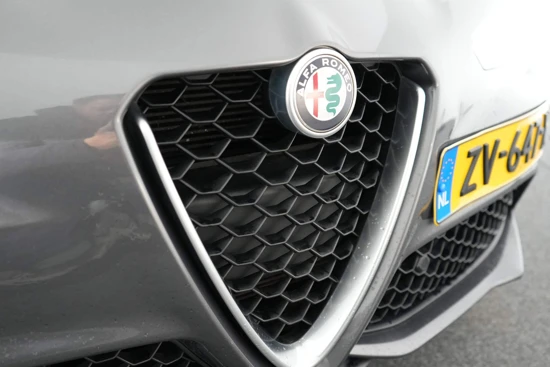 Alfa Romeo Giulia 2.0 T AWD Veloce