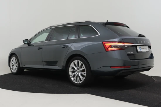 Škoda Superb Combi 1.4 TSI iV Business Edition Plus 218pk | Adaptief cruise control | Navigatie | Panorama dak | Elektrische stoelen met gehe