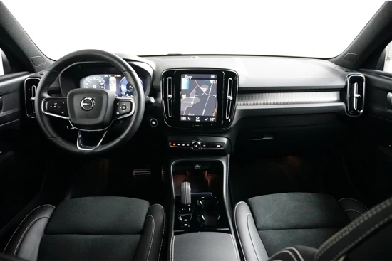 Volvo XC40 T4 Recharge R-Design | Climate control | Navigatie | Getint glas | Stoelverwarming | Verwarmde voorruit | Camera | Draadloos lad