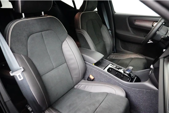 Volvo XC40 T4 Recharge R-Design | Climate control | Navigatie | Getint glas | Stoelverwarming | Verwarmde voorruit | Camera | Draadloos lad
