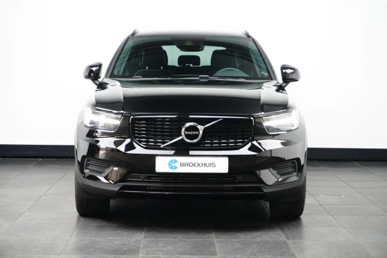 Volvo XC40 T4 Recharge R-Design | Climate control | Navigatie | Getint glas | Stoelverwarming | Verwarmde voorruit | Camera | Draadloos lad