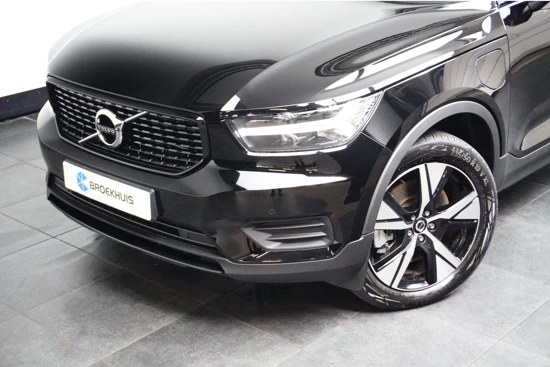 Volvo XC40 T4 Recharge R-Design | Climate control | Navigatie | Getint glas | Stoelverwarming | Verwarmde voorruit | Camera | Draadloos lad