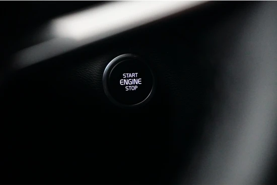 Volvo XC40 T4 Recharge R-Design | Climate control | Navigatie | Getint glas | Stoelverwarming | Verwarmde voorruit | Camera | Draadloos lad
