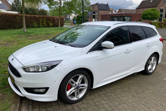 Ford FOCUS Wagon 1.0EB TITANIUM SPORT | TREKHAAK | 17''LMV | STOELVERWARMING | CRUISE CONTROL | CLIMATE CONTROL | APPLE CARPLAY |