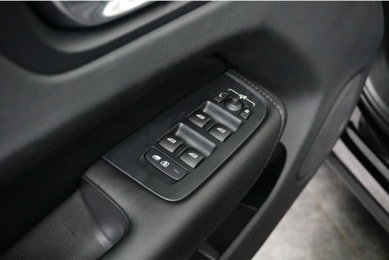 Volvo XC60 Recharge T6 AWD Plus Bright Long Range | Climate Pro Pack | Power Seats Pack | Park Assist Pack | Leder | Getint glas | Parkeerv