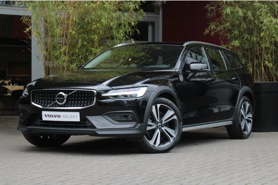 Volvo V60 Cross Country 2.0 B5 AWD Ultimate 251pk | Trekhaak | Schuifdak | Massage-stoelen | Bowers & Wilkins | 360° Camera | Head-Up Disp