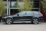 Volvo V60 Cross Country 2.0 B5 AWD Ultimate 251pk | Trekhaak | Schuifdak | Massage-stoelen | Bowers & Wilkins | 360° Camera | Head-Up Disp