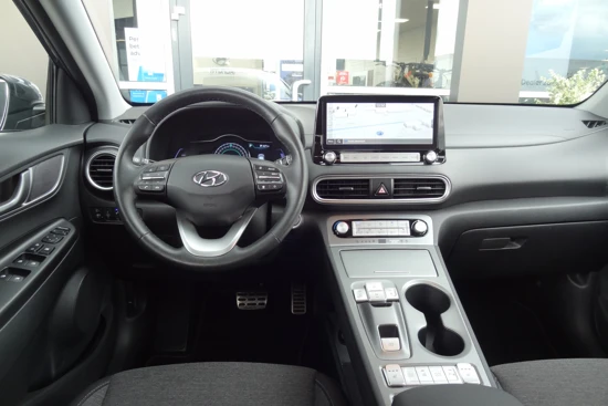 Hyundai KONA EV Fashion 64 kWh | NAVIGATIE | STOEL- & STUURVERWARMING | CRUISE CONTROL ADAPTIEF | PARKEERSENSOREN V+A