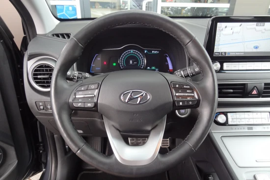 Hyundai KONA EV Fashion 64 kWh | NAVIGATIE | STOEL- & STUURVERWARMING | HEAD-UP-DISPLAY