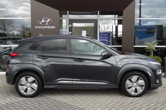 Hyundai KONA EV Fashion 64 kWh | NAVIGATIE | STOEL- & STUURVERWARMING | HEAD-UP-DISPLAY