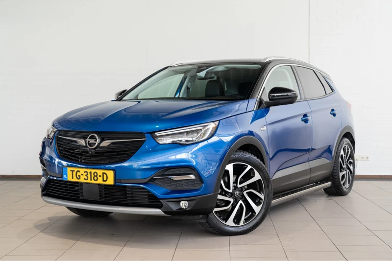 Opel Grandland X 1.2 Turbo Innovation | Leder | Trekhaak | Keyless | Camera | Stoel & Stuurverwarming | LED | Dodehoekbewaking |