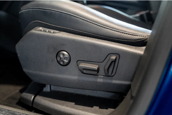 Opel Grandland X 1.2 Turbo Innovation | Leder | Trekhaak | Keyless | Camera | Stoel & Stuurverwarming | LED | Dodehoekbewaking |