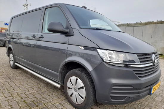 Volkswagen Transporter 2.0 TDI 110 pk L2H1 | Airco | Trekhaak | Side Bars | Laadruimte betimmering | Cruise control |