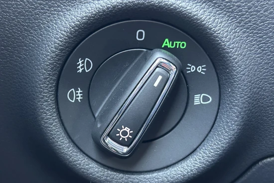 Škoda Scala 1.0 TSI 110 pk Business Edition 7-DSG | Panorama-dak | LED koplampen | Cruise control adaptief | Voorstoelen verwarmd |