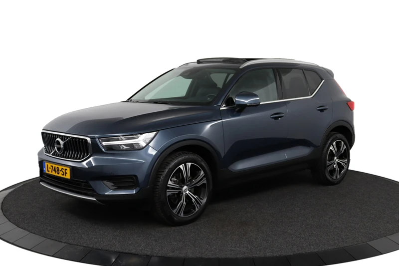 Volvo XC40 T2 Aut-8 Inscription | Schuif/kanteldak | Adaptieve Cruise Control | Stoel & stuurwielverwarming | Keyless entry | DAB+ | Apple