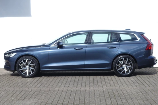 Volvo V60 2.0 T5 Momentum Pro Automaat | WEGKLAPBARE TREKHAAK | DODEHOEKDETECTIE | 19'' LMV |