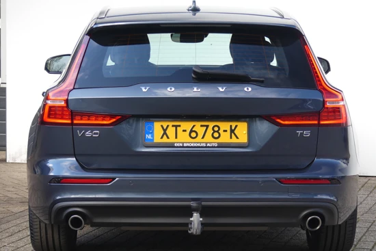 Volvo V60 2.0 T5 Momentum Pro Automaat | WEGKLAPBARE TREKHAAK | DODEHOEKDETECTIE | 19'' LMV |