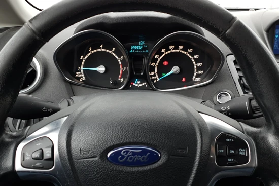 Ford Fiesta 1.0 EcoBoost Titanium | Stoelverwarming | Navigatie | Voorruitverwarming | Cruise Control