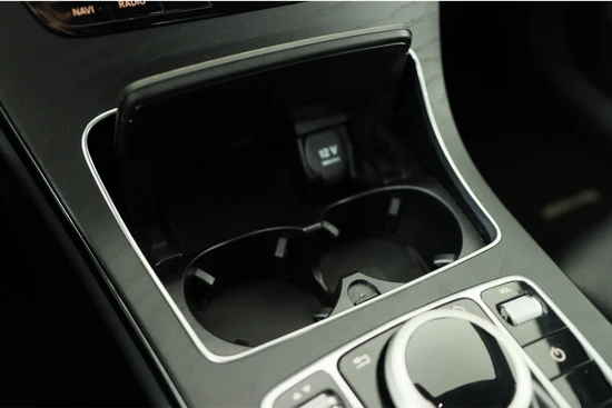 Mercedes-Benz C-Klasse 180 Premium Pack | AMG Line | Sportstoelen | LED | Camera | Stoelverwarming | Leder | Navi | Clima | Cruise | 18'' Lichtmetalen