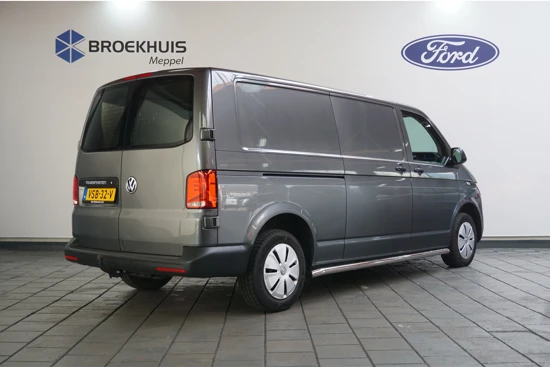 Volkswagen Transporter 2.0 TDI L2H1 28 Economy Business | Trekhaak | Cruise | Parkeersensoren | Side-Bars | 3-Persoons | Laadruimte Betimmering |