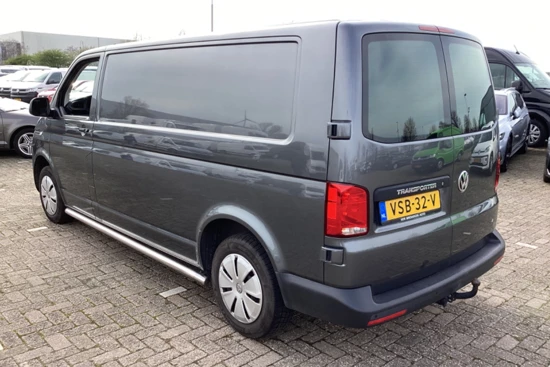 Volkswagen Transporter 2.0 TDI L2H1 28 Economy Business | Trekhaak | Cruise | Parkeersensoren | Side-Bars | 3-Persoons | Laadruimte Betimmering |