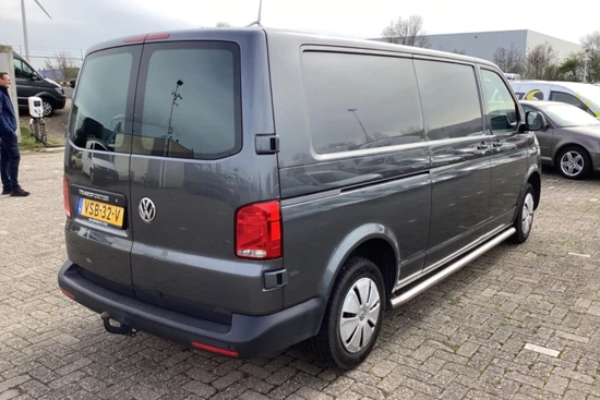 Volkswagen Transporter 2.0 TDI L2H1 28 Economy Business | Trekhaak | Cruise | Parkeersensoren | Side-Bars | 3-Persoons | Laadruimte Betimmering |