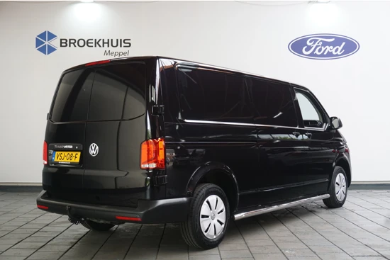 Volkswagen Transporter 2.0 TDI L2H1 28 Economy Business | Trekhaak | Cruise | Parkeersensoren | Side-Bars | 3-Persoons | Laadruimte Betimmering |