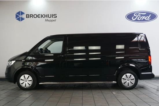 Volkswagen Transporter 2.0 TDI L2H1 28 Economy Business | Trekhaak | Cruise | Parkeersensoren | Side-Bars | 3-Persoons | Laadruimte Betimmering |