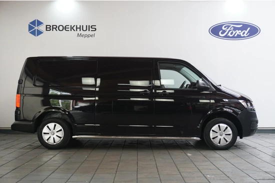 Volkswagen Transporter 2.0 TDI L2H1 28 Economy Business | Trekhaak | Cruise | Parkeersensoren | Side-Bars | 3-Persoons | Laadruimte Betimmering |