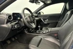 Mercedes-Benz A-Klasse 180 Business Solution | Getint Glas | Stoelverwarming | 17" wielen |