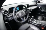 Mercedes-Benz A-Klasse 180 Business Solution | Getint Glas | Stoelverwarming | 17" wielen |