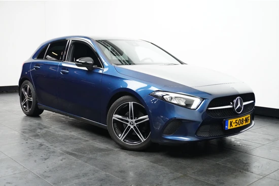 Mercedes-Benz A-Klasse 180 Business Solution | Getint Glas | Stoelverwarming | 17" wielen |