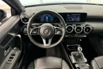 Mercedes-Benz A-Klasse 180 Business Solution | Getint Glas | Stoelverwarming | 17" wielen |