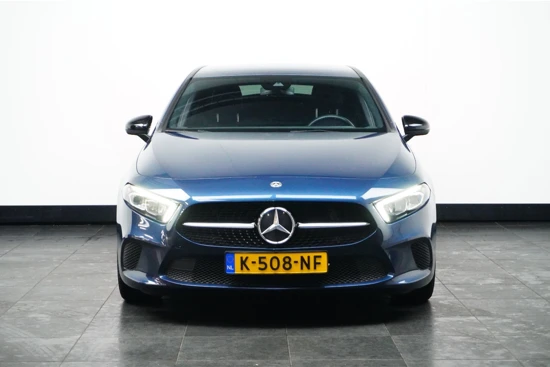 Mercedes-Benz A-Klasse 180 Business Solution | Getint Glas | Stoelverwarming | 17" wielen |