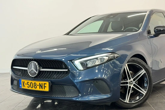 Mercedes-Benz A-Klasse 180 Business Solution | Getint Glas | Stoelverwarming | 17" wielen |