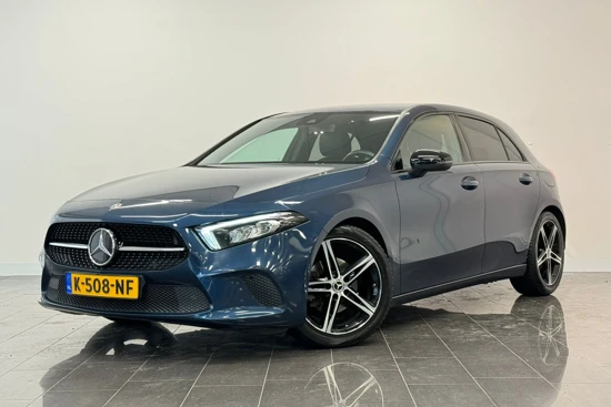 Mercedes-Benz A-Klasse 180 Business Solution | Getint Glas | Stoelverwarming | 17" wielen |