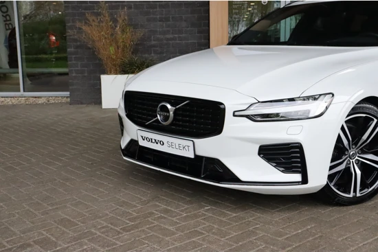 Volvo V60 T6 AWD Recharge R-Design | 360° Camera | Harman Kardon | Head-Up Display | Stoelventilatie | Schuifdak | Stoel en Stuurwielverwa