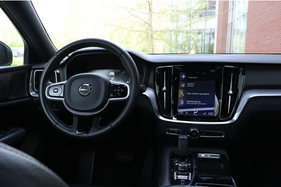 Volvo V60 T6 AWD Recharge Business Pro | 360° Camera | Schuifdak | Harman Kardon | Adaptieve Cruise Control | Full LED Meesturende koplamp