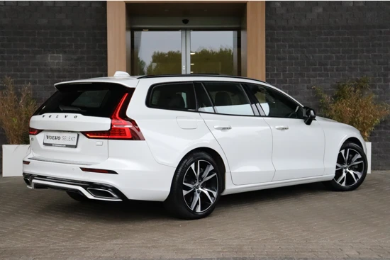 Volvo V60 T6 AWD Recharge R-Design | 360° Camera | Trekhaak | Head-Up Display | Harman Kardon | Schuifdak | Stoel en Stuurwielverwarming |