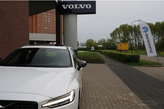 Volvo V60 T6 AWD Recharge R-Design | 360° Camera | Trekhaak | Head-Up Display | Harman Kardon | Schuifdak | Stoel en Stuurwielverwarming |