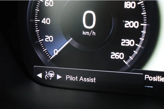 Volvo V60 T6 AWD Recharge R-Design | 360° Camera | Trekhaak | Head-Up Display | Harman Kardon | Schuifdak | Stoel en Stuurwielverwarming |