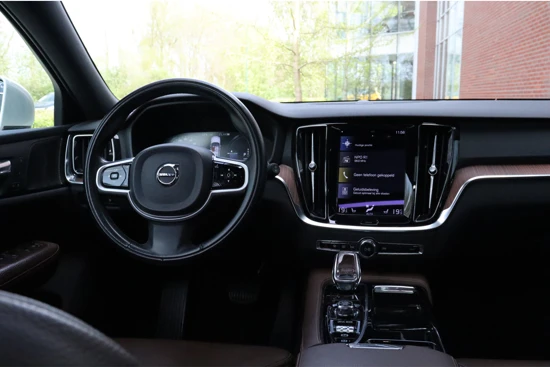 Volvo V60 T8 AWD Recharge Inscription | 360° Camera | Schuifdak | Head-Up Display | Harman Kardon | Stoel en Stuurwielverwarming | Full LE