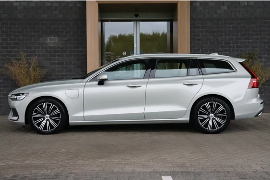 Volvo V60 T8 AWD Recharge Inscription | 360° Camera | Schuifdak | Head-Up Display | Harman Kardon | Stoel en Stuurwielverwarming | Full LE