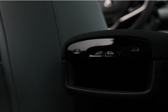 Volvo EX30 Twin Performance Ultra 69 kWh | 20" | Climate | Geint Glas | Zwarte velgen | Full option!