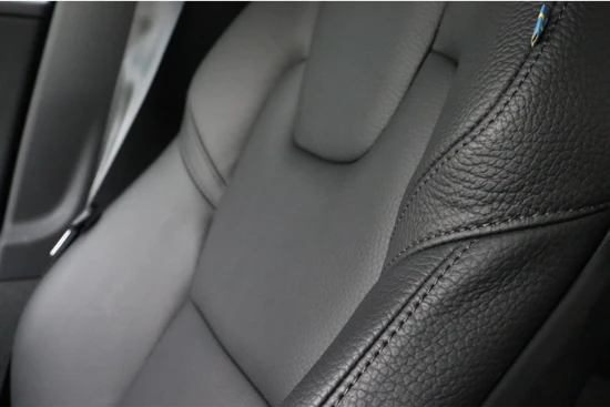 Volvo V60 T6 AWD Recharge Inscription | Stoelverwarming voor+achter | Elektrische bestuurdersstoel met geheugen | Keyless Drive | Lederen