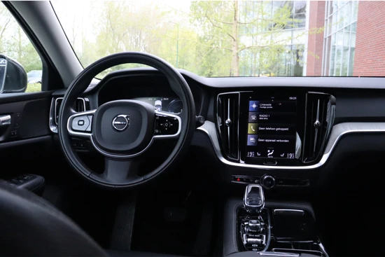 Volvo V60 T6 AWD Recharge Inscription | Stoelverwarming voor+achter | Elektrische bestuurdersstoel met geheugen | Keyless Drive | Lederen