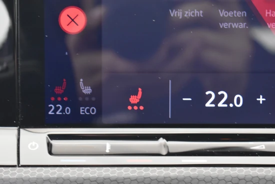 Volkswagen Golf 1.4 eHybrid GTE 245pk | Cruise control | Navigatie | App connect | Stuur + stoelverwarming | Led koplampen | Led strip tussen de